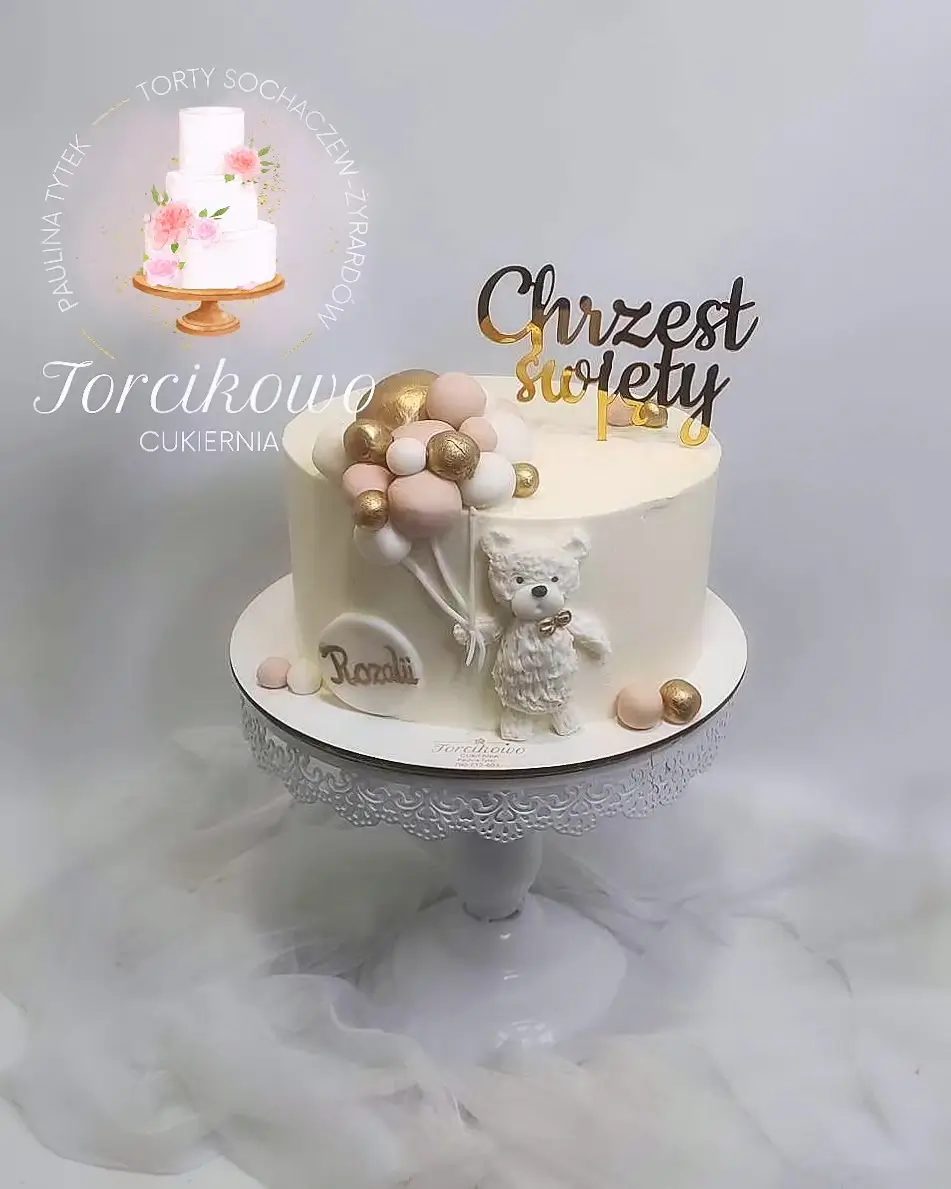 Elegancki tort na chrzest z subtelnymi dekoracjami, wykonany przez Torcikowo u Pauliny.