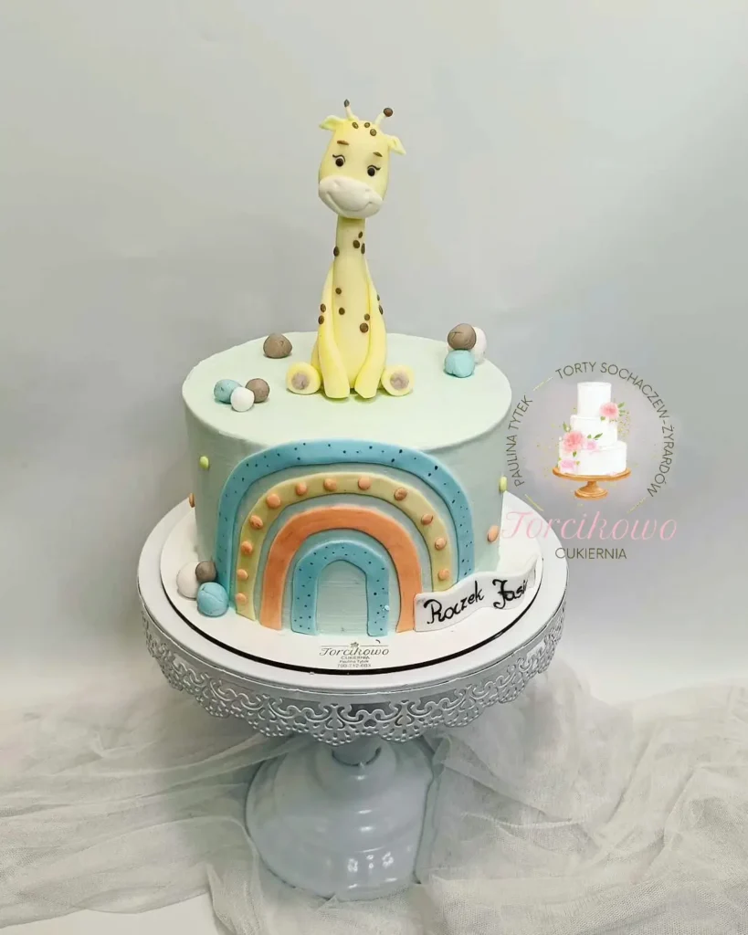 Minimalistyczne torty urodzinowe z eleganckim wykończeniem, autorstwa Torcikowo u Pauliny.