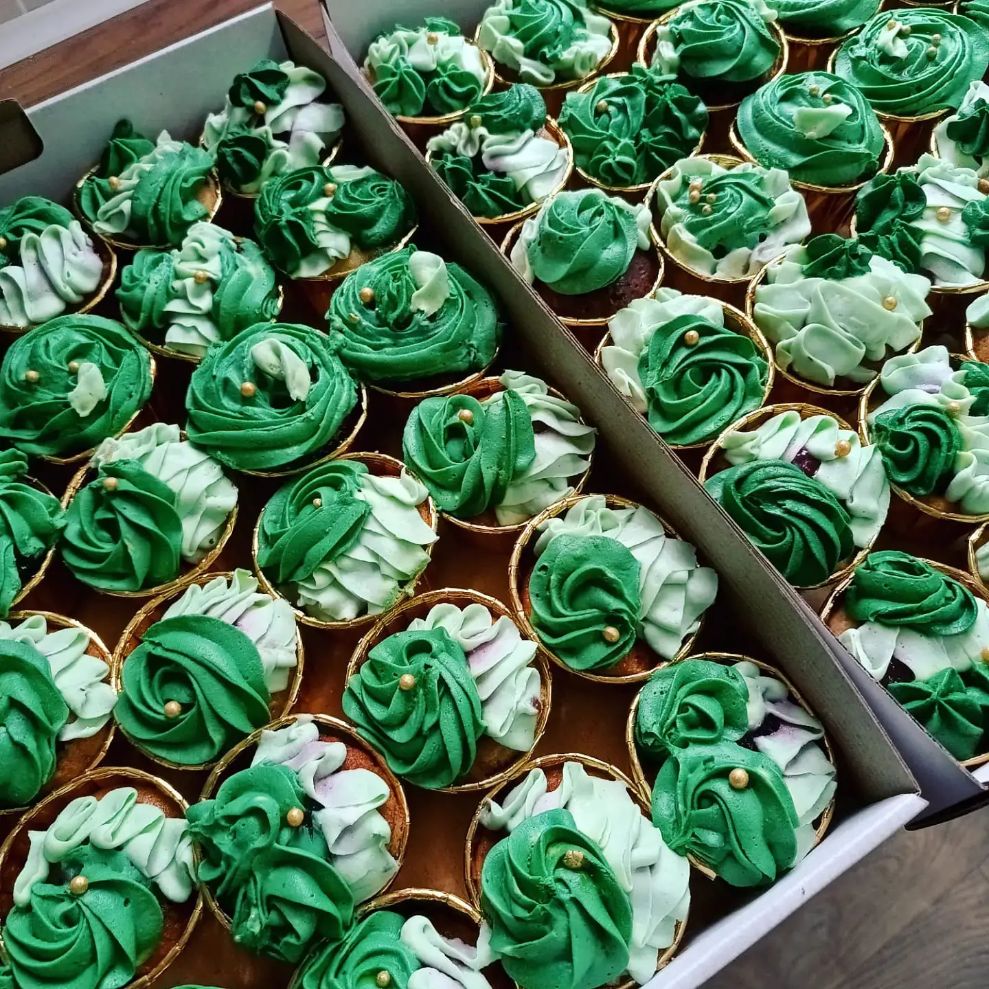 słodki stół babeczki