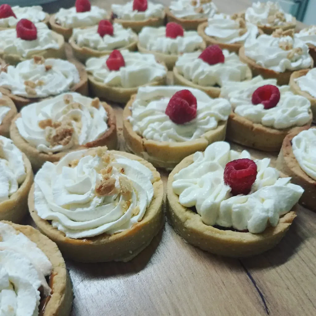 słodki stół mini tarty, torcikowo u Pauliny