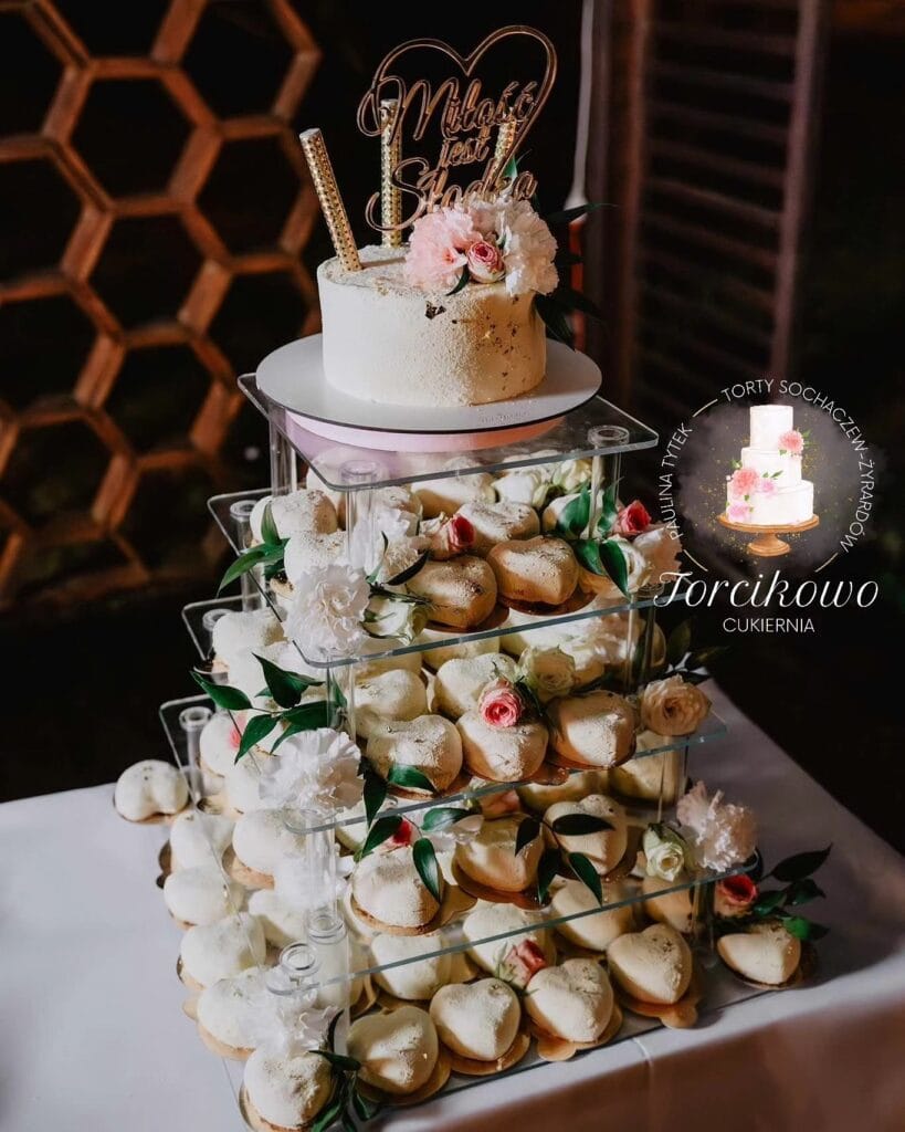 tort weselny w monoporcjach stworzony przez torcikowo u Pauliny